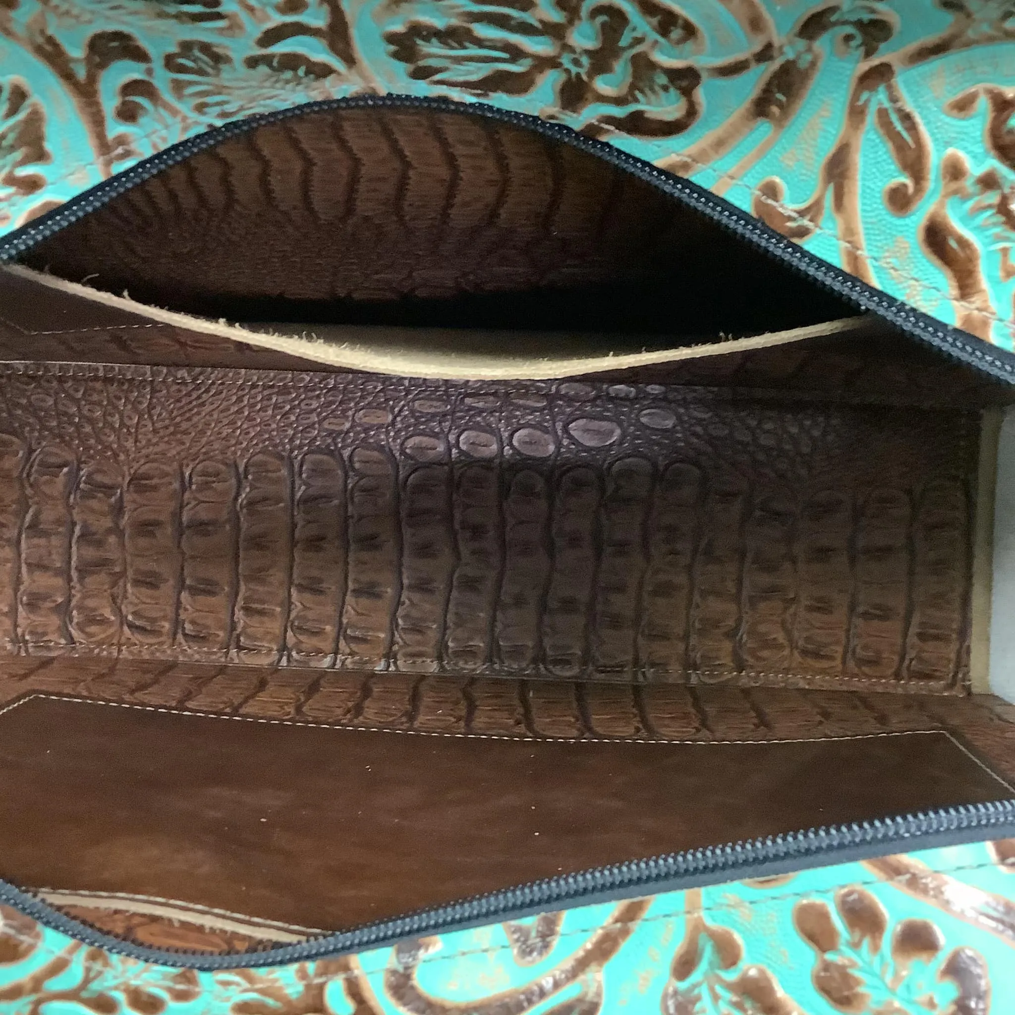 Get Outta Town Hybrid Tote - #24087