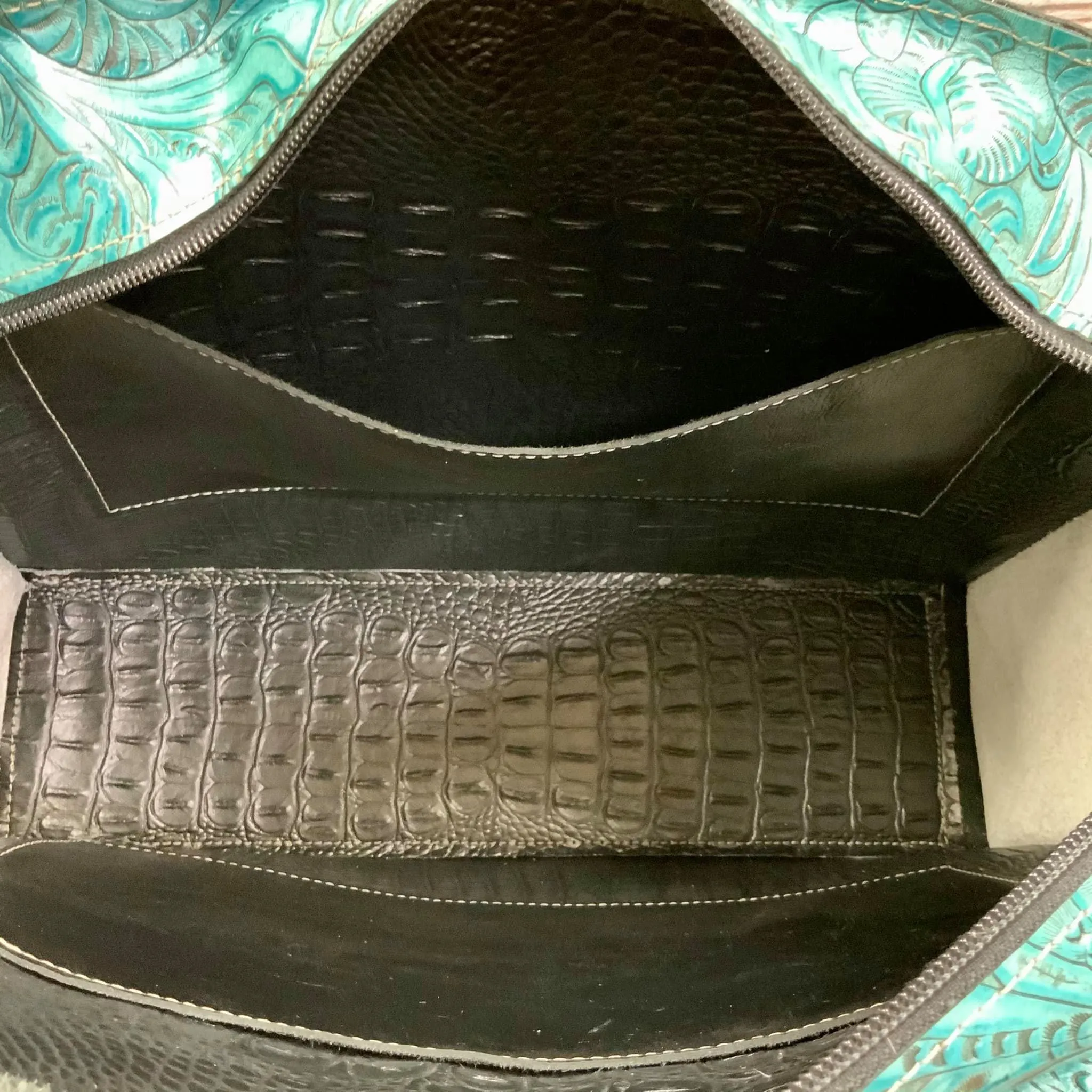 Get Outta Town Tote - #22754