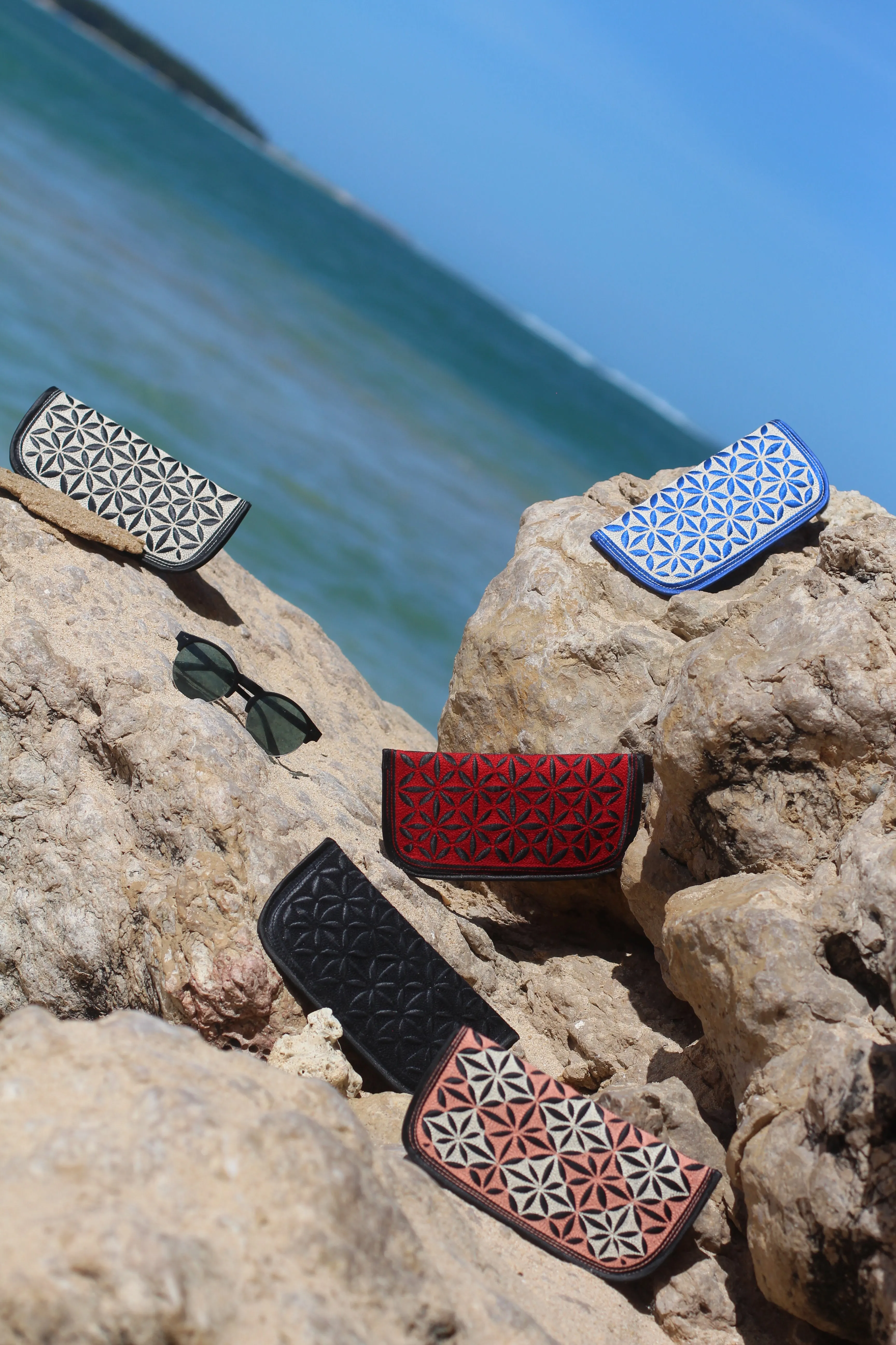 Hitam Sunglasses Case